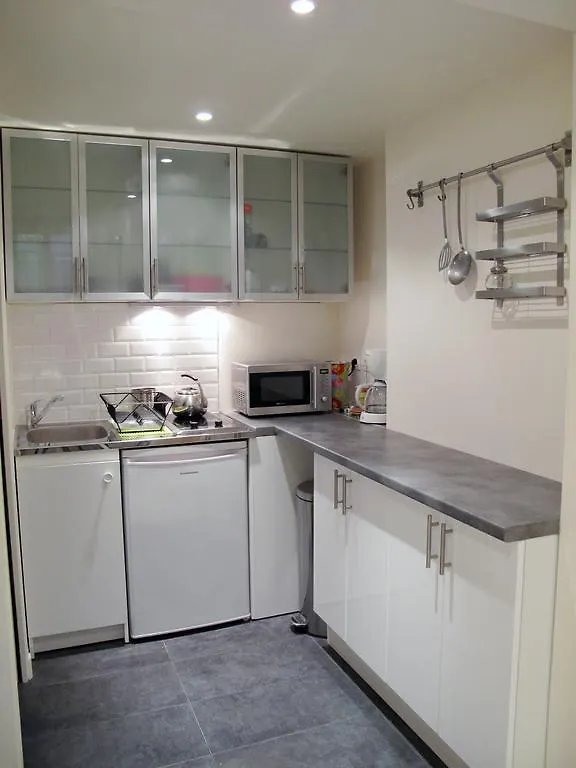 Apartment Studio Canal Saint Martin *